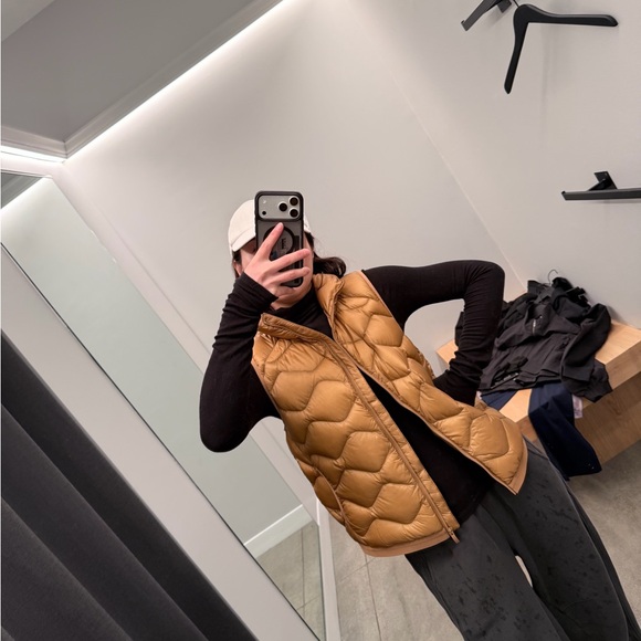 Lululemon Women's Featherweight 900-Down-Fill Quilted Vest size small - Picture 6 of 6